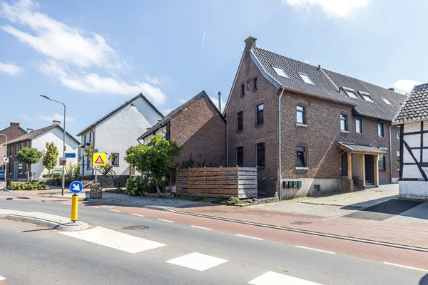 Foto - Te koop: Een woning voor de toekomst met een energielabel van A+++ met een multifunctionele ruimte      (ca 25 m2) en tuin met eiken overkapping en grote eiken carport in het Heuvelland.